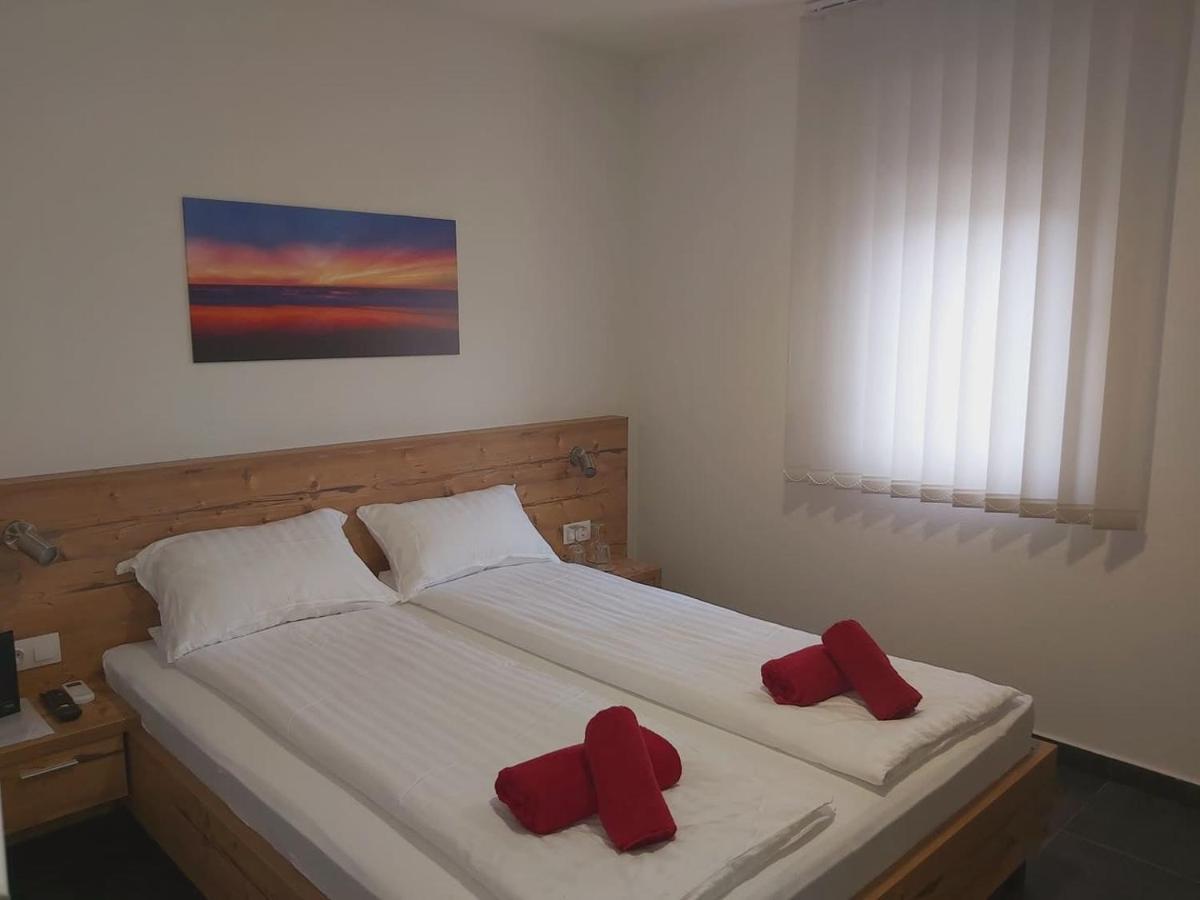Gold Apartmani Kozarac ภายนอก รูปภาพ