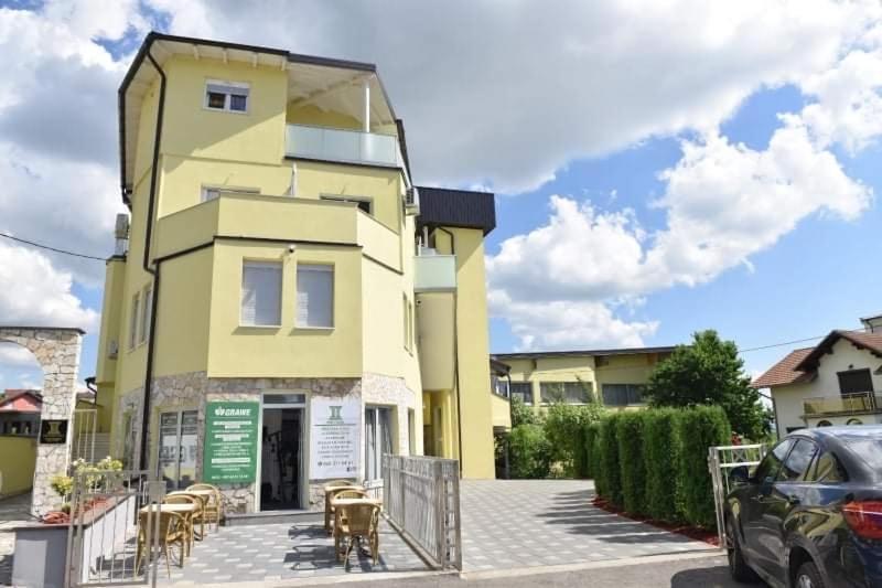 Gold Apartmani Kozarac ภายนอก รูปภาพ