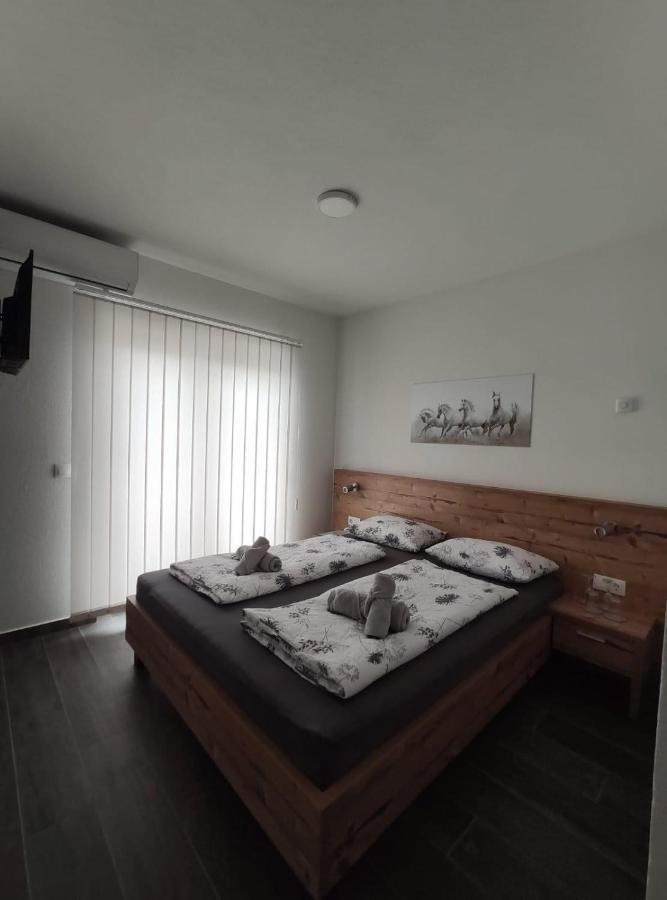 Gold Apartmani Kozarac ภายนอก รูปภาพ