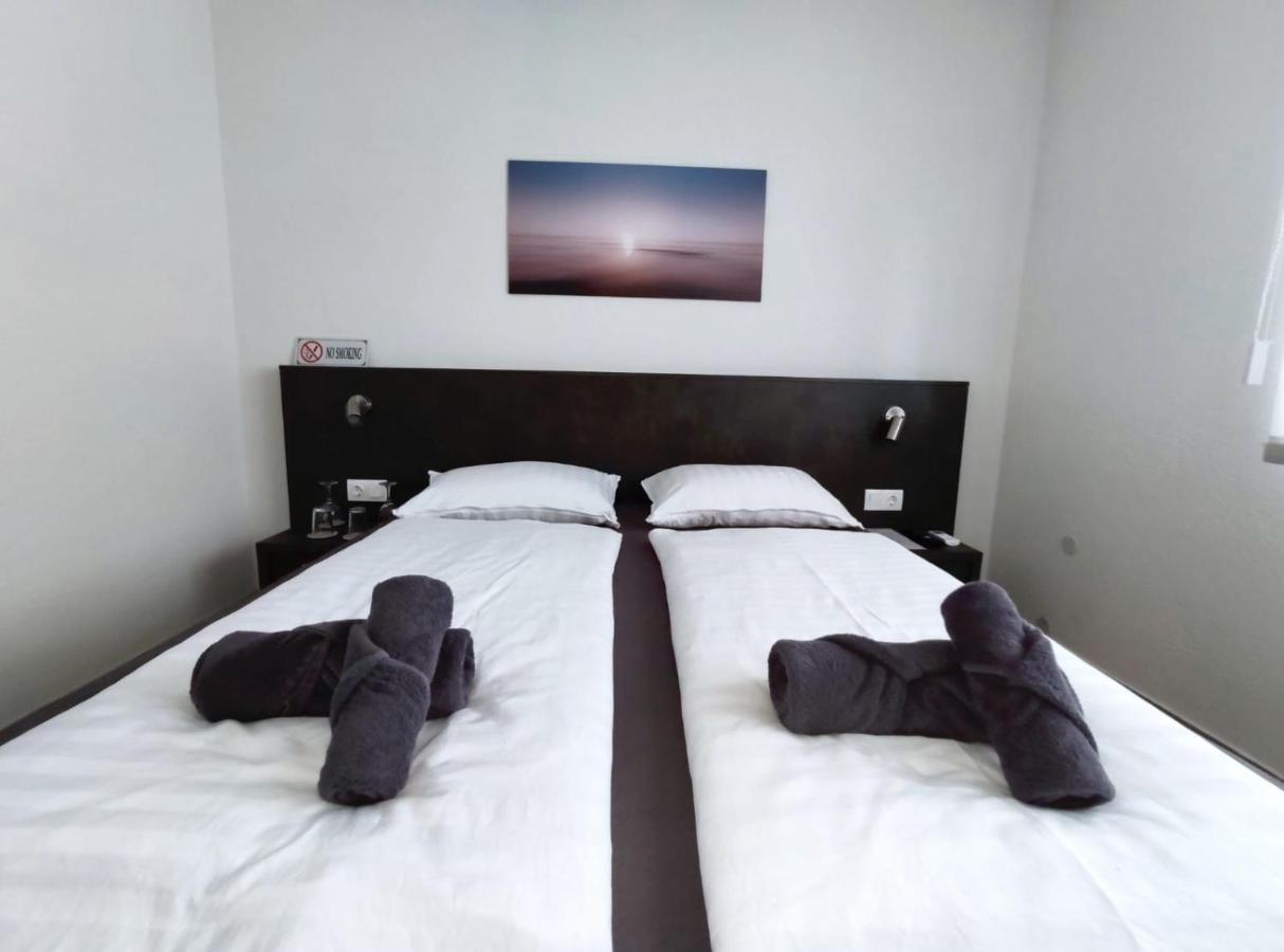 Gold Apartmani Kozarac ภายนอก รูปภาพ