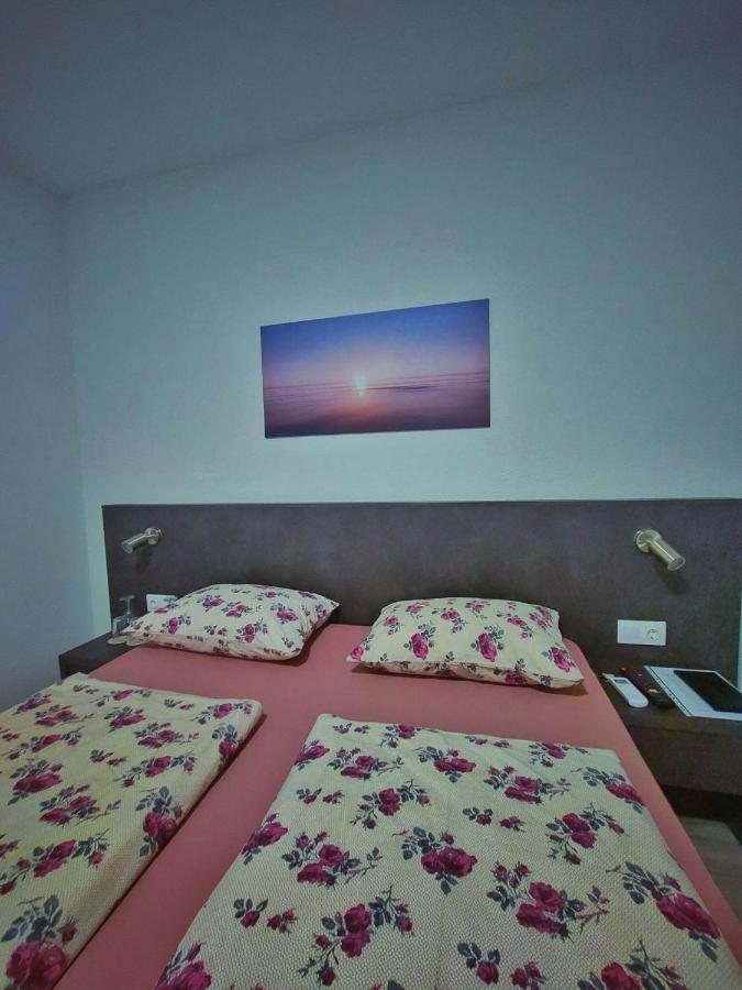 Gold Apartmani Kozarac ภายนอก รูปภาพ