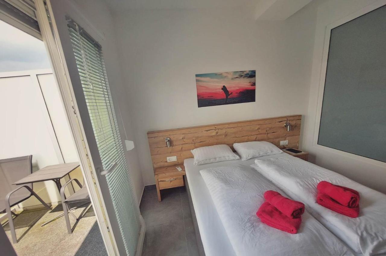 Gold Apartmani Kozarac ภายนอก รูปภาพ