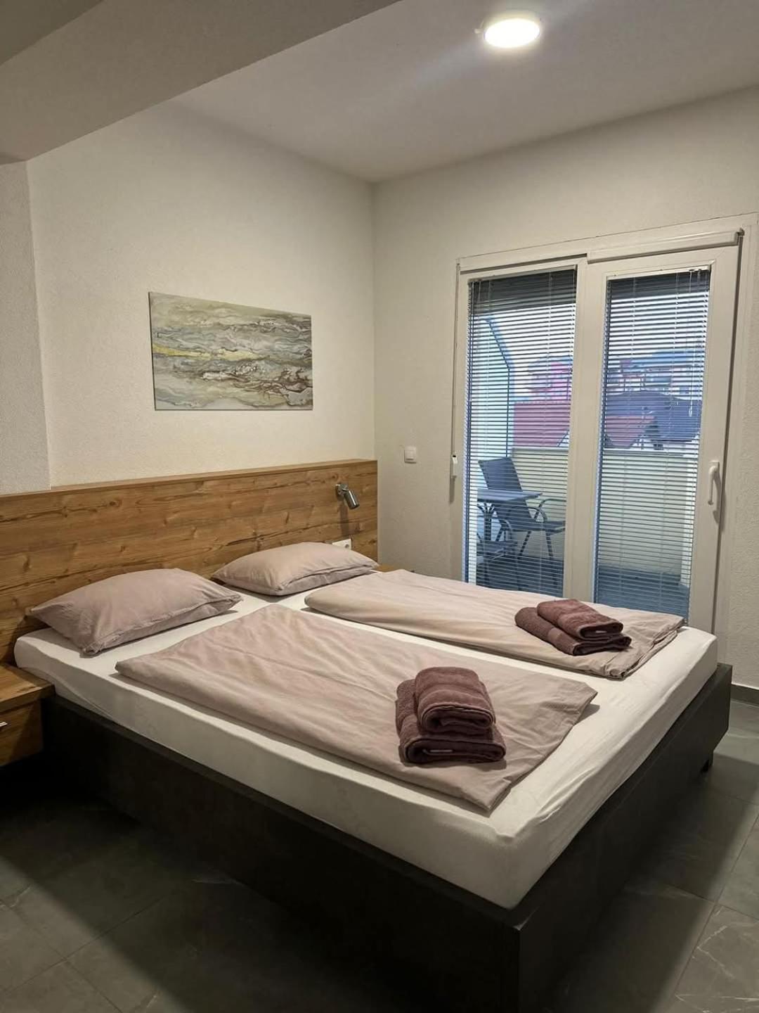 Gold Apartmani Kozarac ภายนอก รูปภาพ